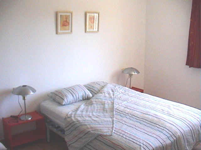DSC00053Bew01.JPG (86400 bytes)